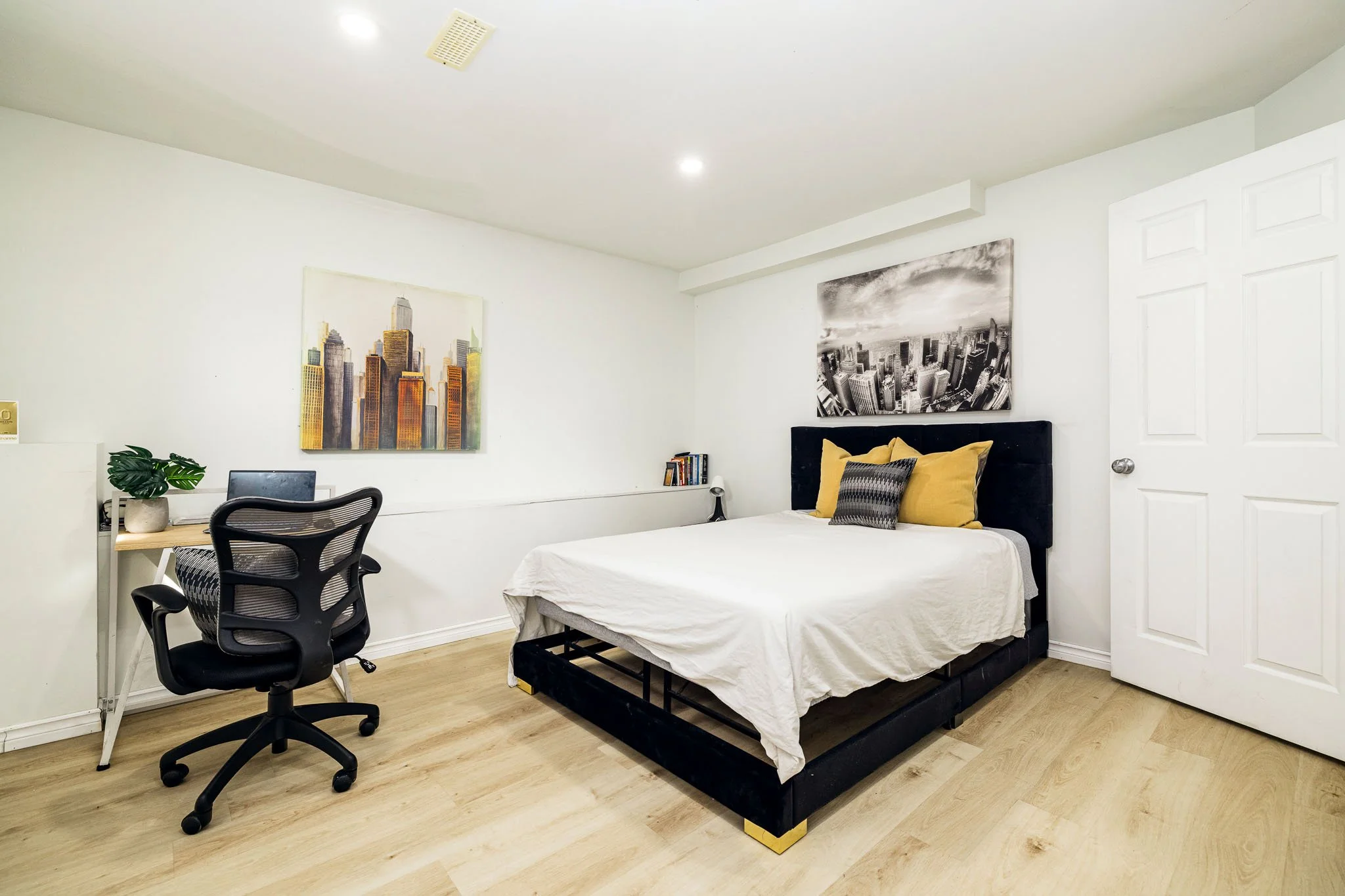 1052 Notre Dame_032.jpg