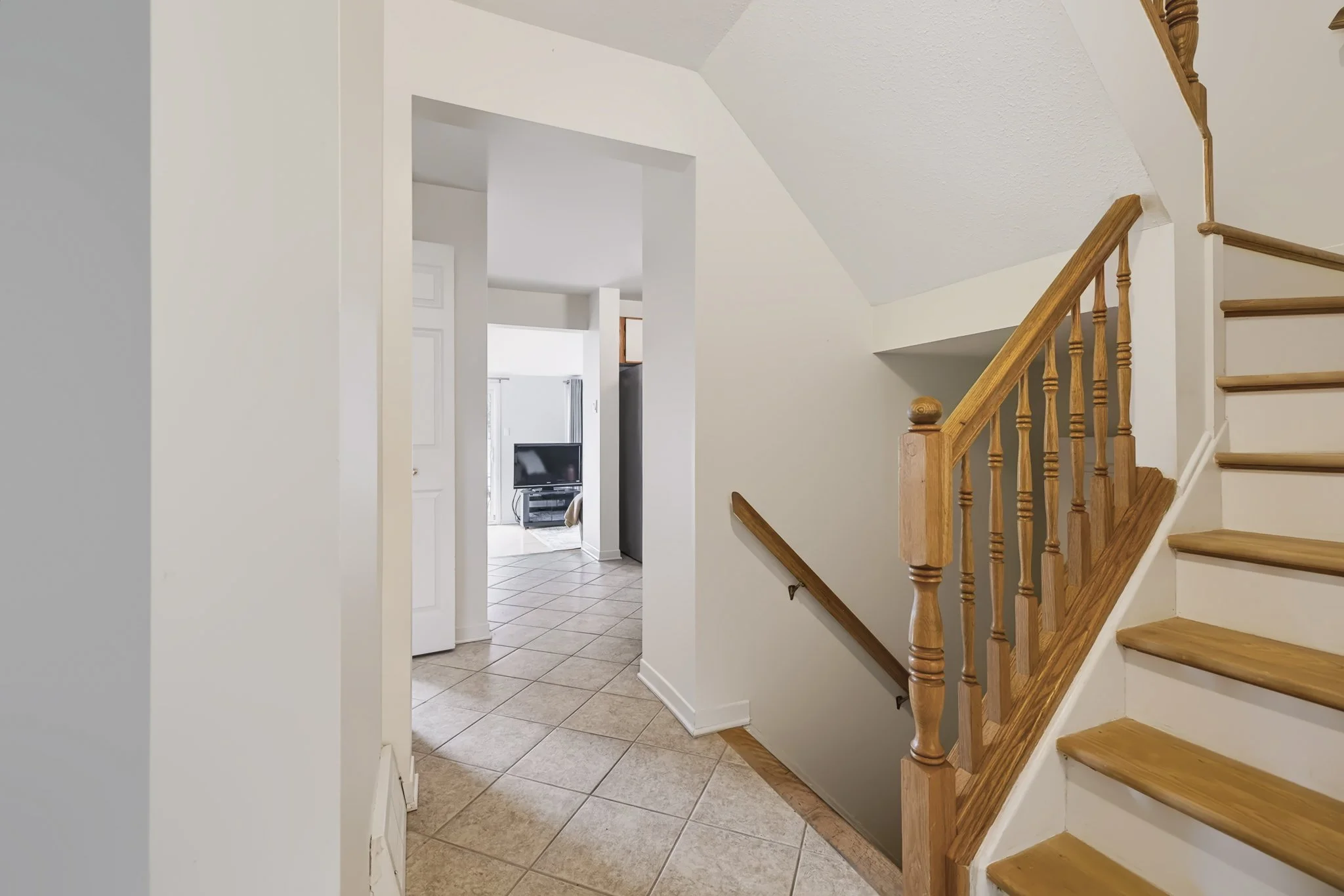 6068 Ridgelea_0022.jpg
