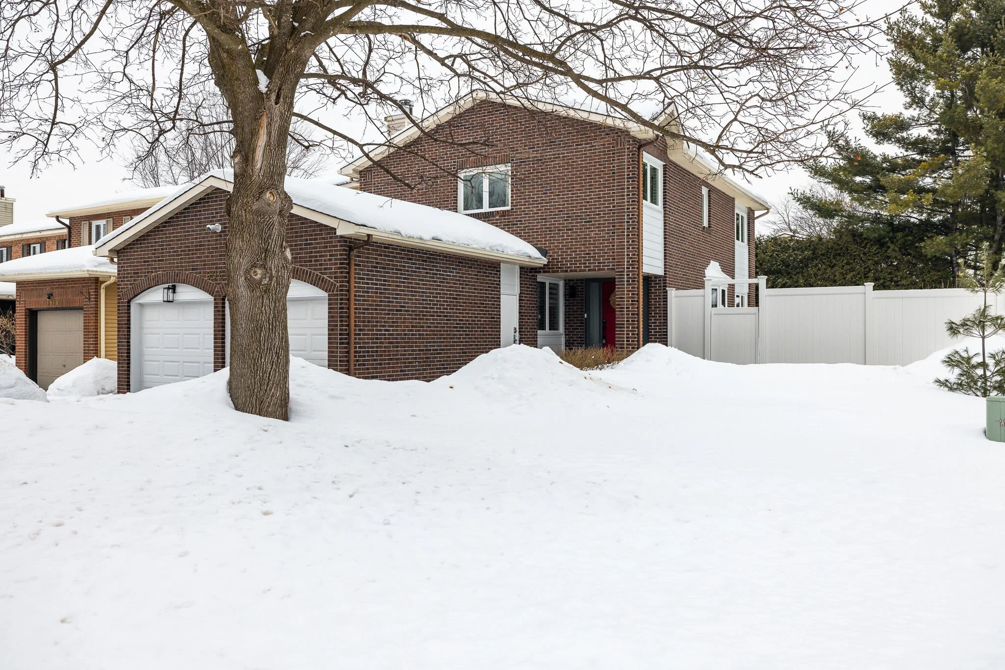 6066 Ridgelea_006.jpg