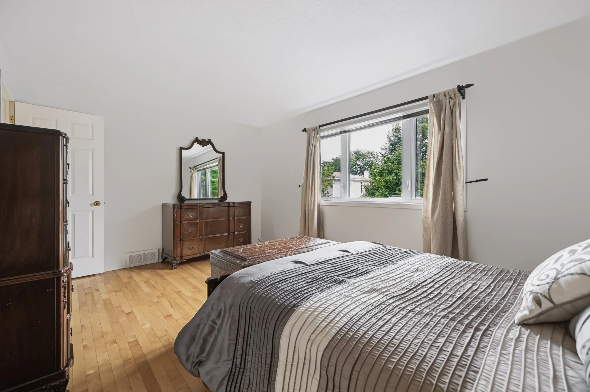 6068 Ridgelea_0040.jpg