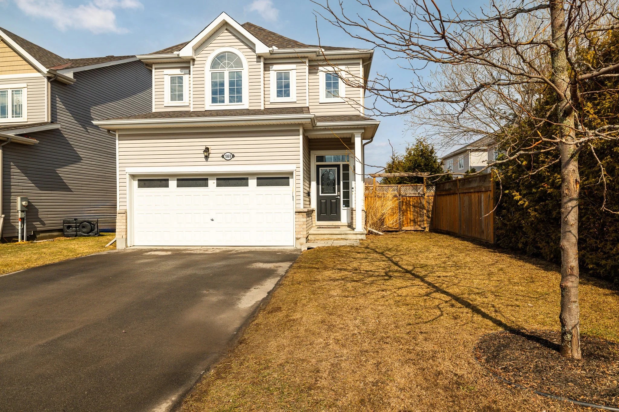 1869 Glencrest_003.jpg