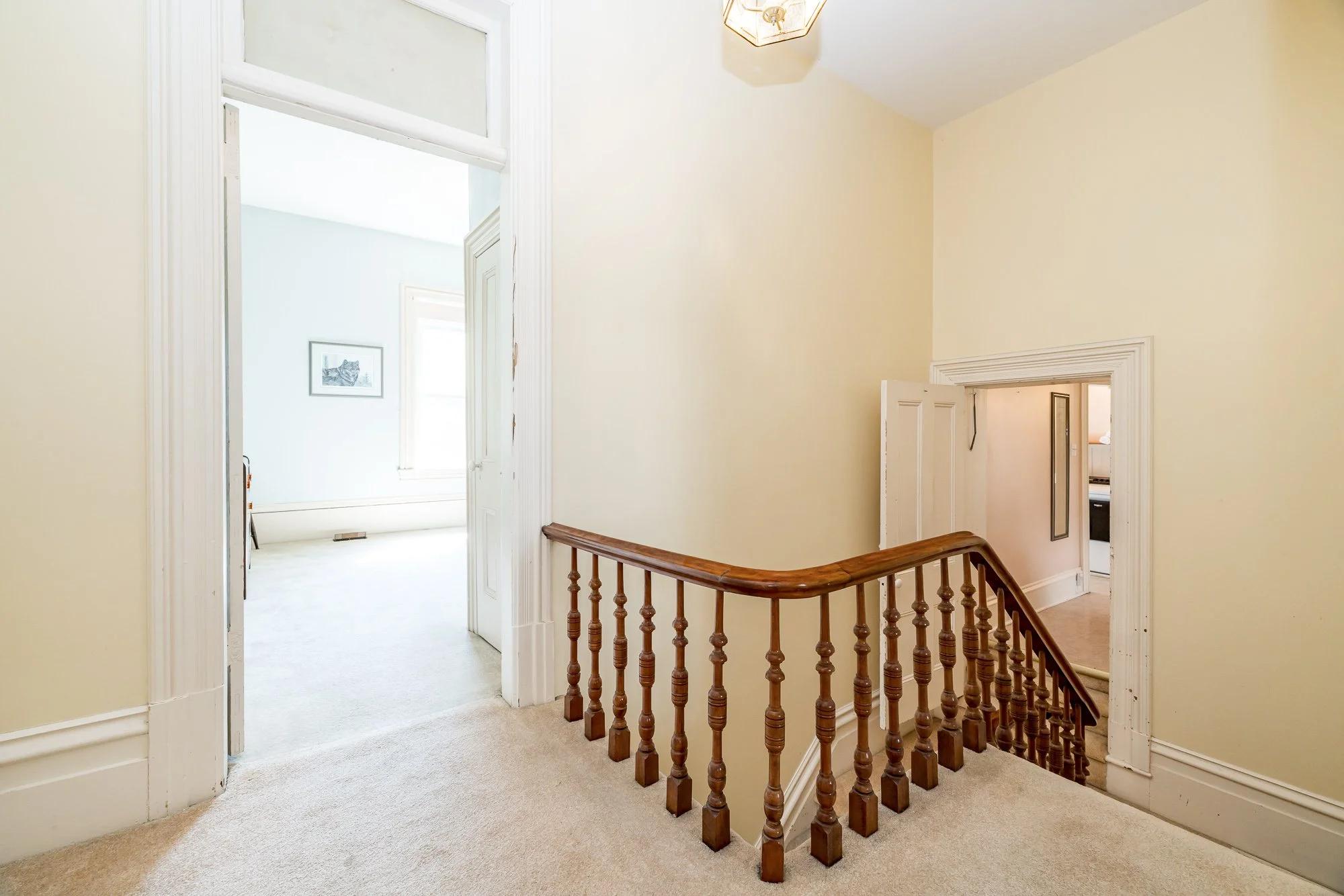 230 Main St W_049.jpg