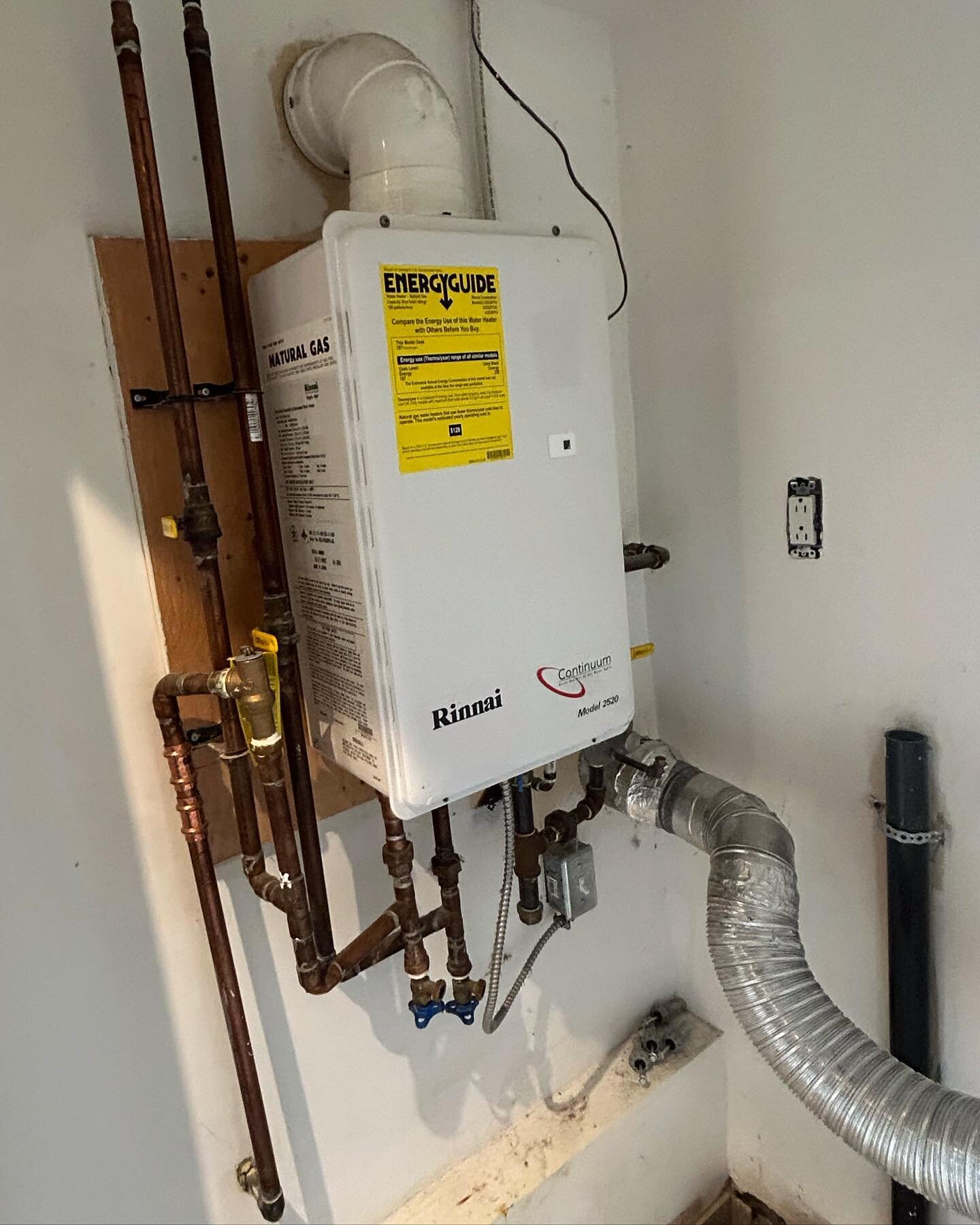 Before &amp; After 👌🏼✨

Tankless water heaters have been around for about 25 years, and we&rsquo;re now starting to see the first generation of units fail. Our staff are highly experienced when it comes to replacing older models with the newest and