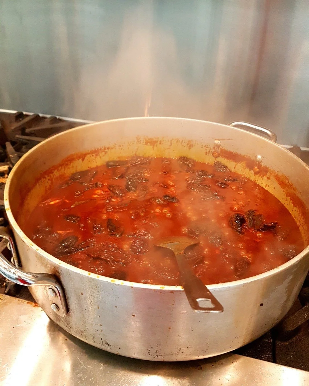 chipotles in the making 🔥 

#vancouvereats
#vancityfood
#vancouverfood
#mexicanfood
#chipotles
#vancouverrestaurants
#yvrfoodie
#yvr