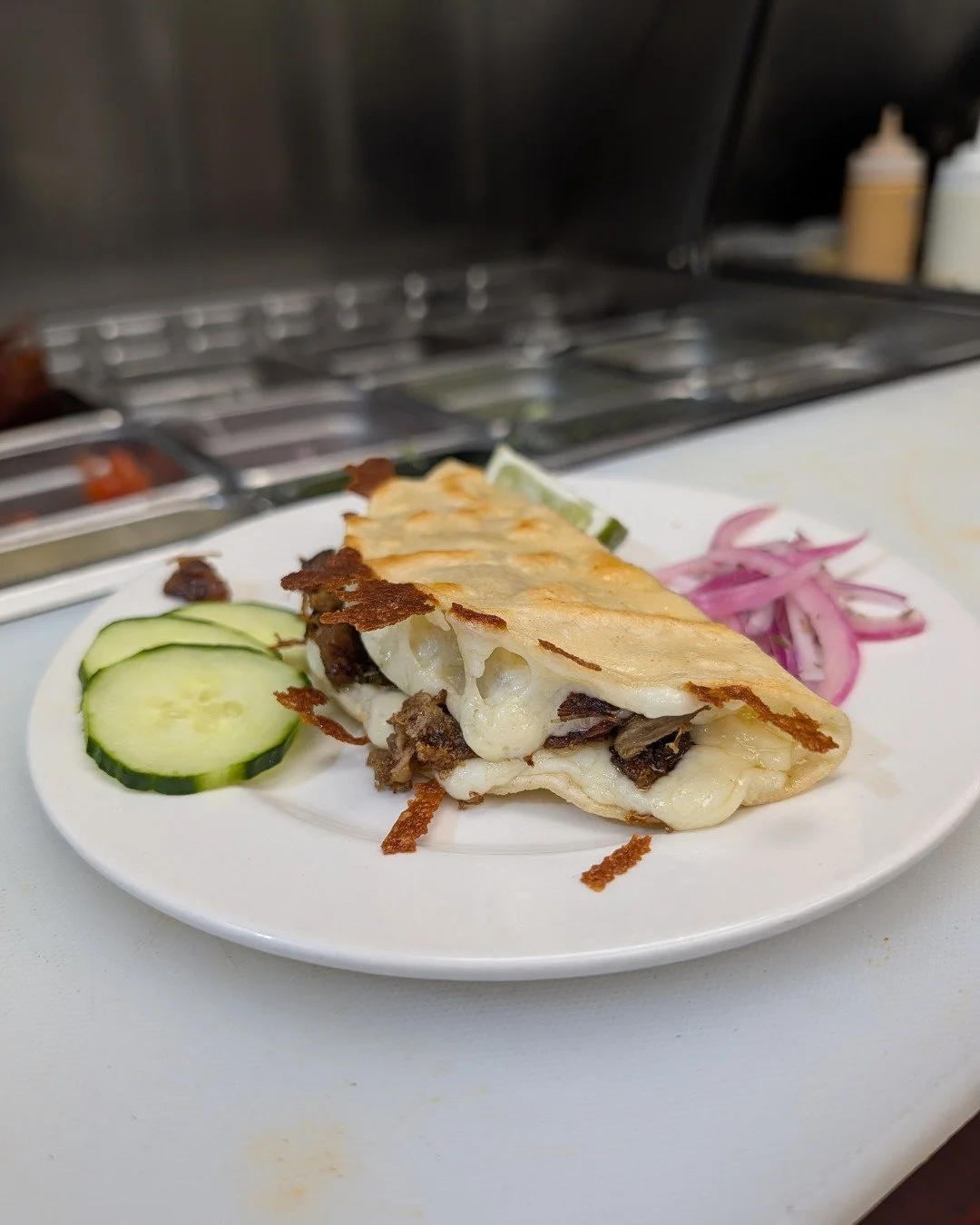 Quesadilla Wednesday 🧀

cdmx-style quesadillas &mdash; filled, folded, and made fresh to order.

#vancouvereats 
#mexicanfoodvancouver 
#quesadilla 
#vancouverfood 
#comfortfood 
#yvreats