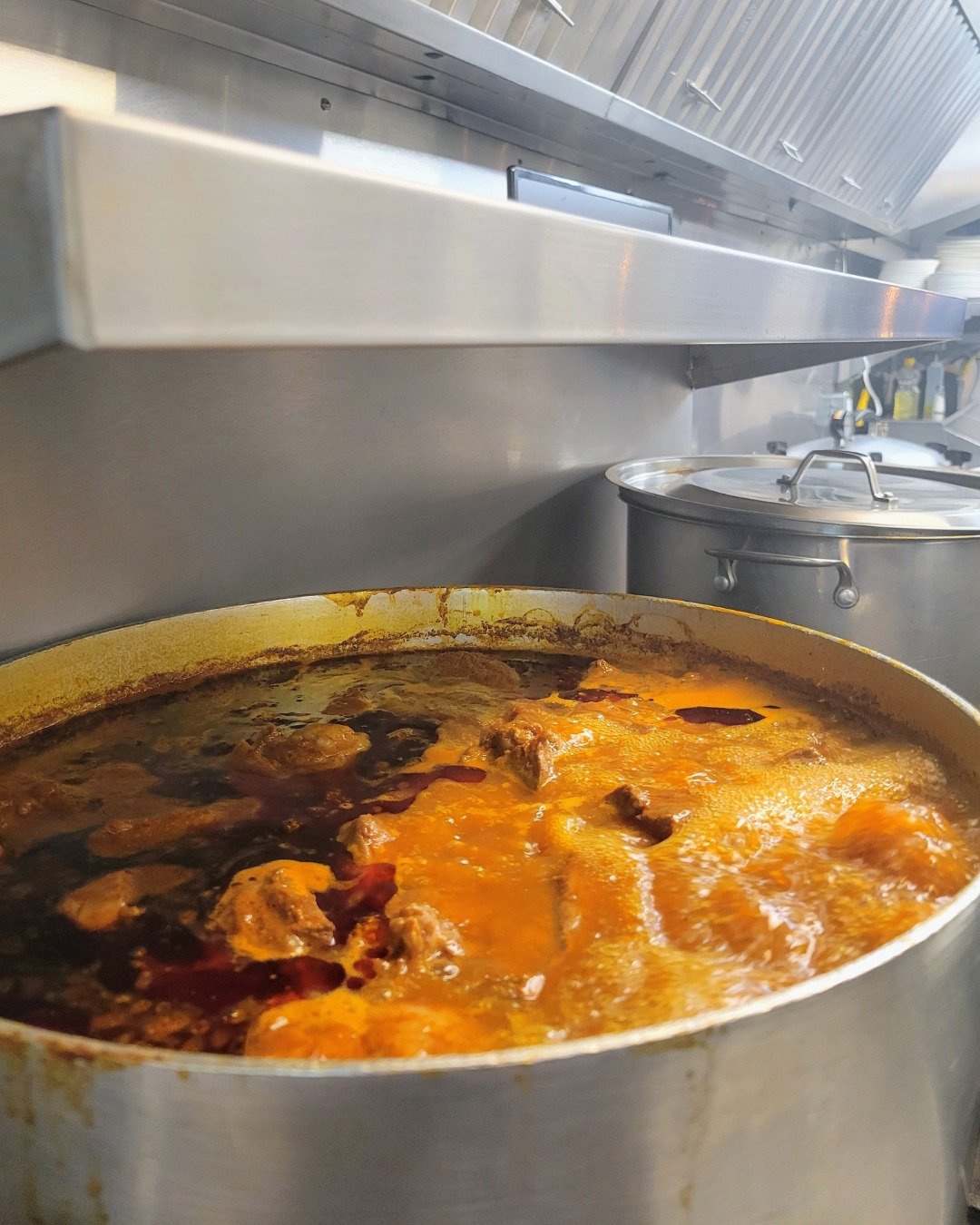 Slow cooked. Rich flavour. Made fresh. 🔥

Our birria is prepared with care and simmered for deep, traditional flavour.
Comforting, satisfying, and always made fresh.

Dine-in &bull; Takeout &bull; Catering

📍 Vancouver
View menu online