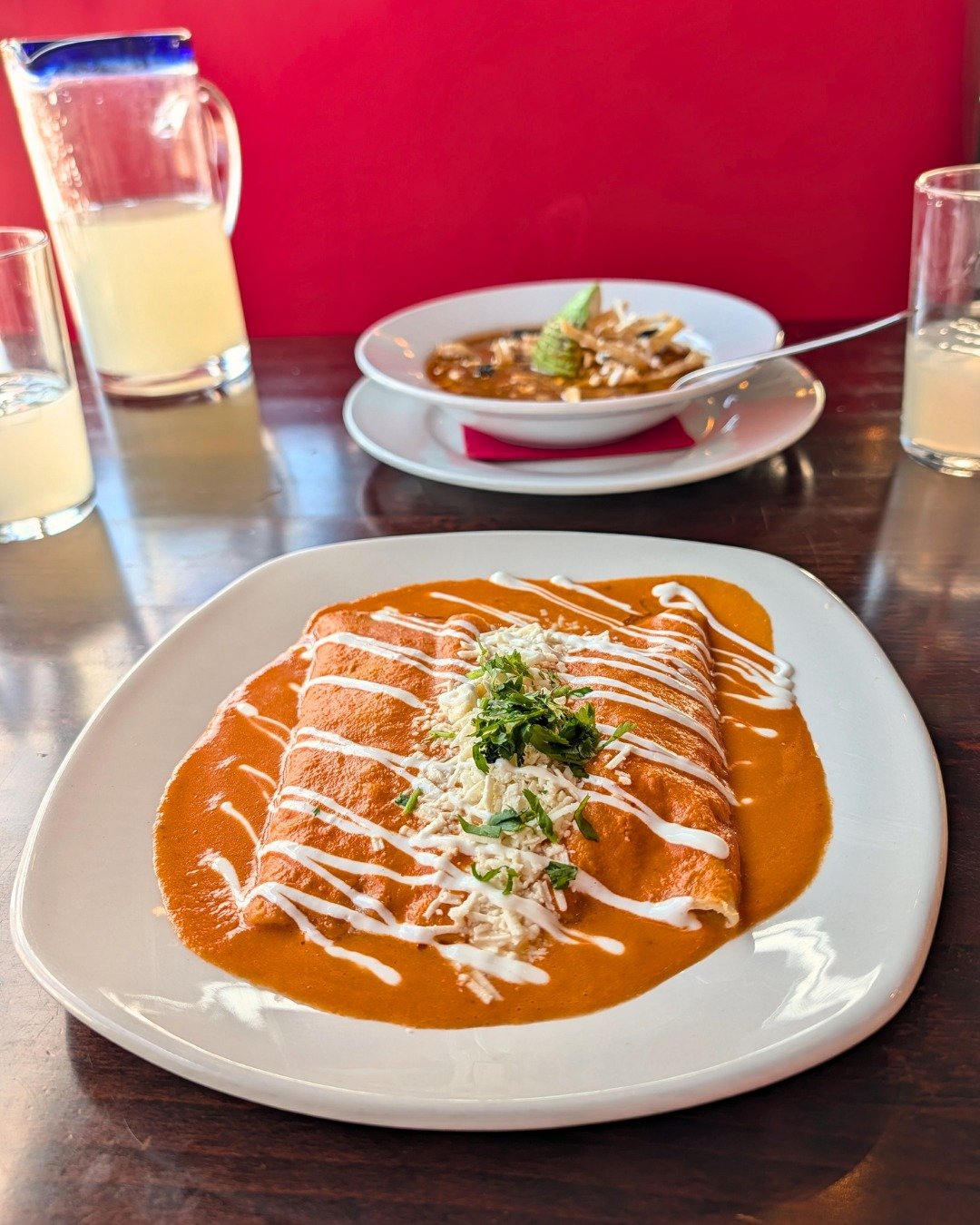 Let's have dinner! 
👉 enchiladas rojas for you, sopa de tortilla for me!