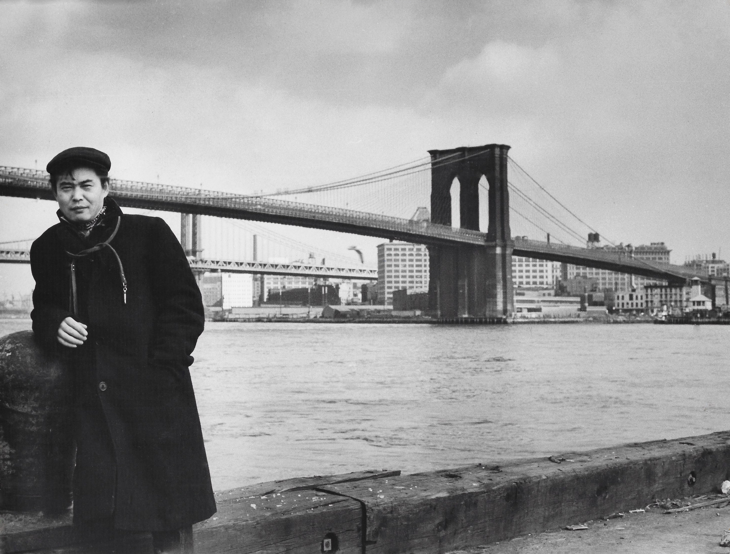  Kanemitsu in front of the Brooklyn Bridge, 1954. 