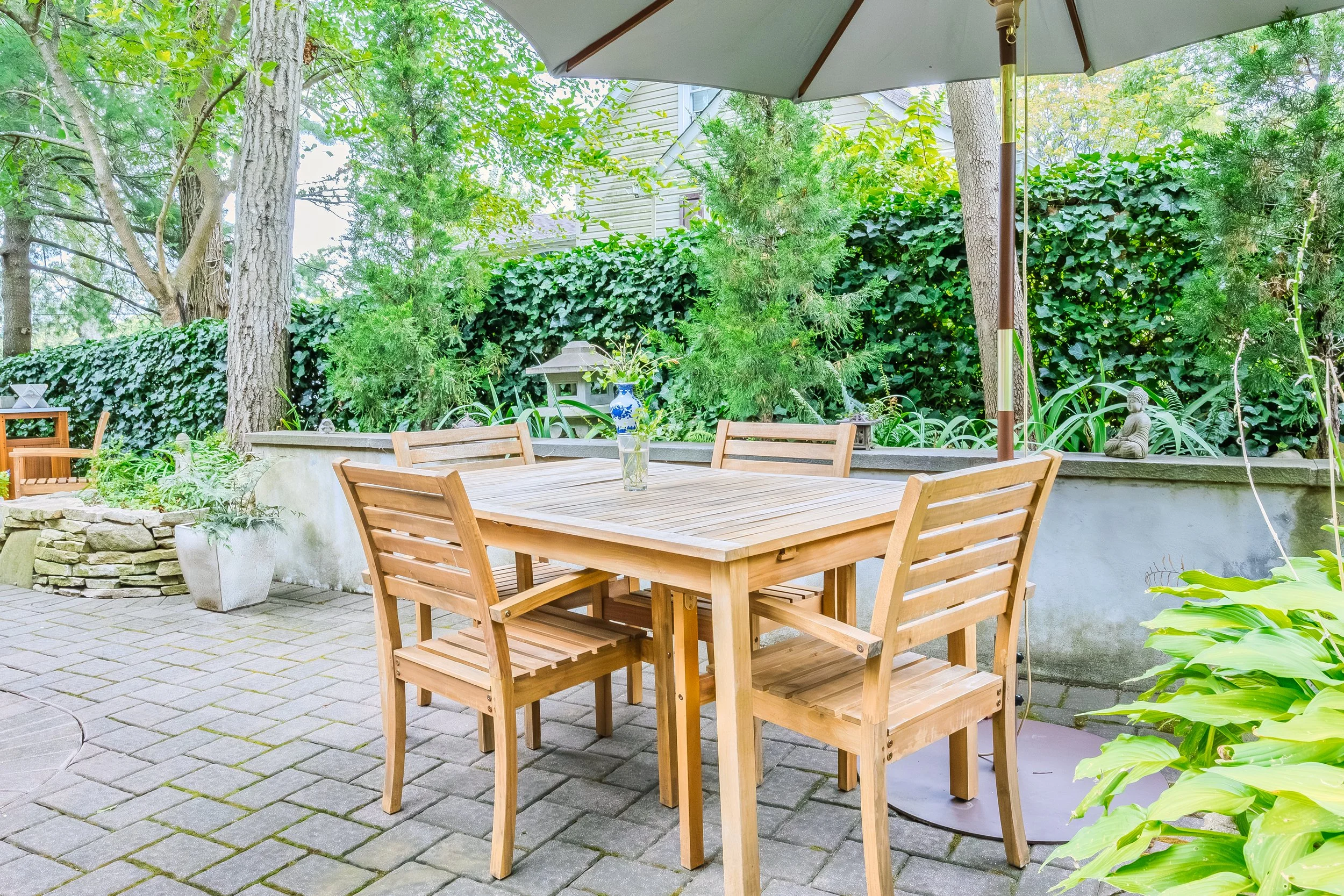 7 Outdoor Dining.jpg