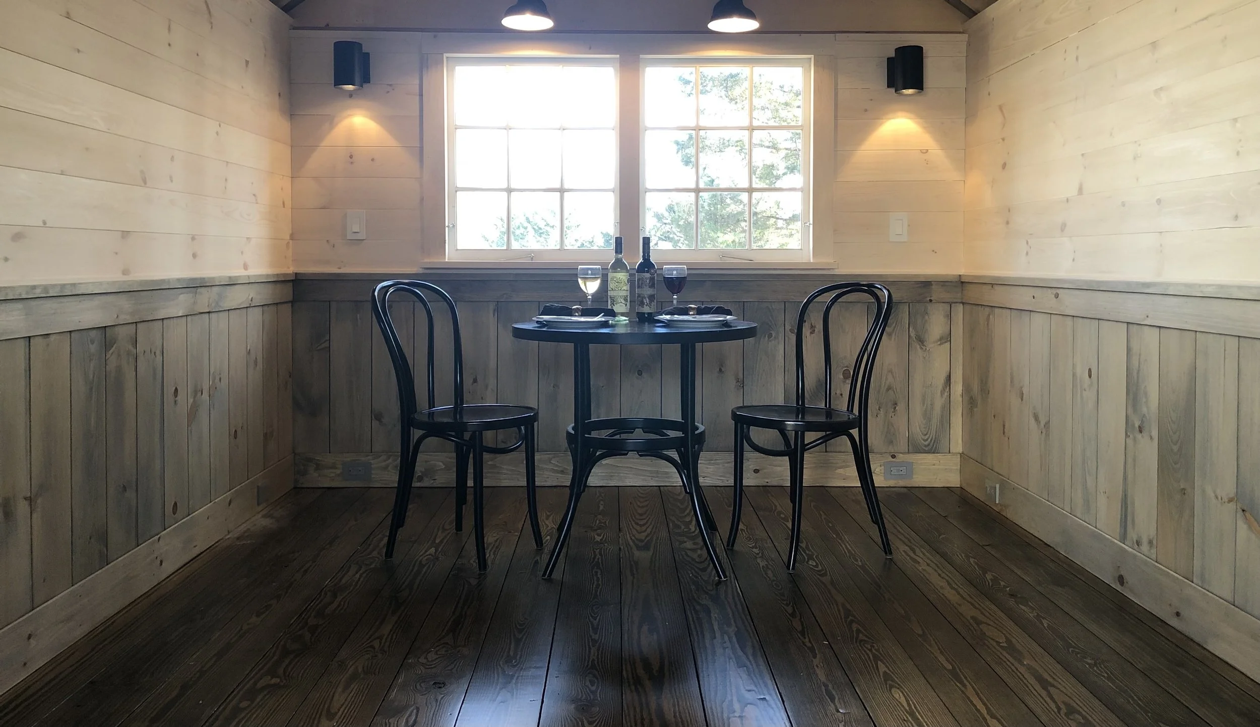 25 Studio Wine.jpg