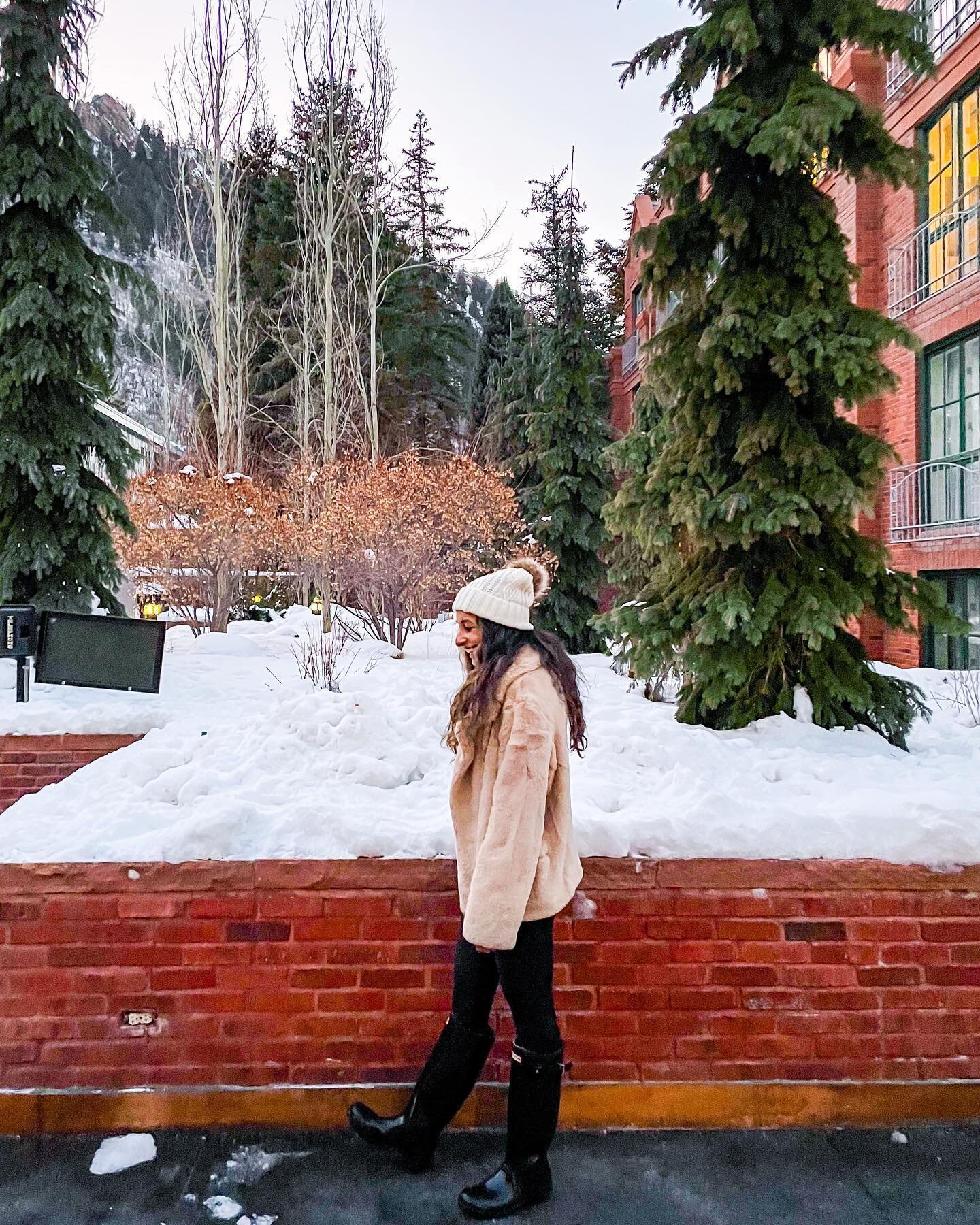 freeze the day !❄️

I just got back from aspen and it&rsquo;s the cutest little city! I loved skiing, walking around, going to hot yoga, and spending quality time with my parents. As much as I love OC&rsquo;s sunny weather, it&rsquo;s always so magic