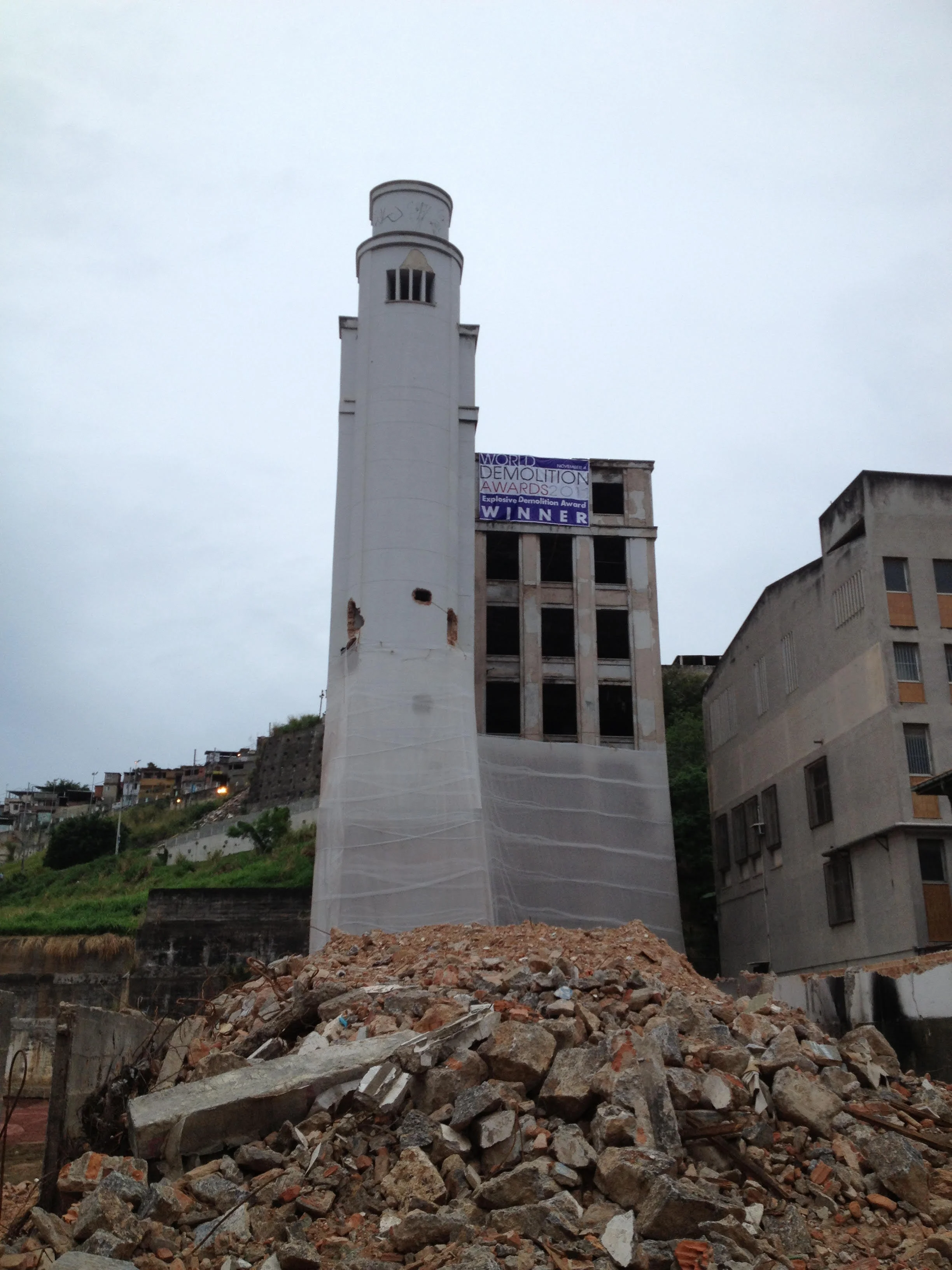manchete building implosion - FBUSA - 2012.jpeg