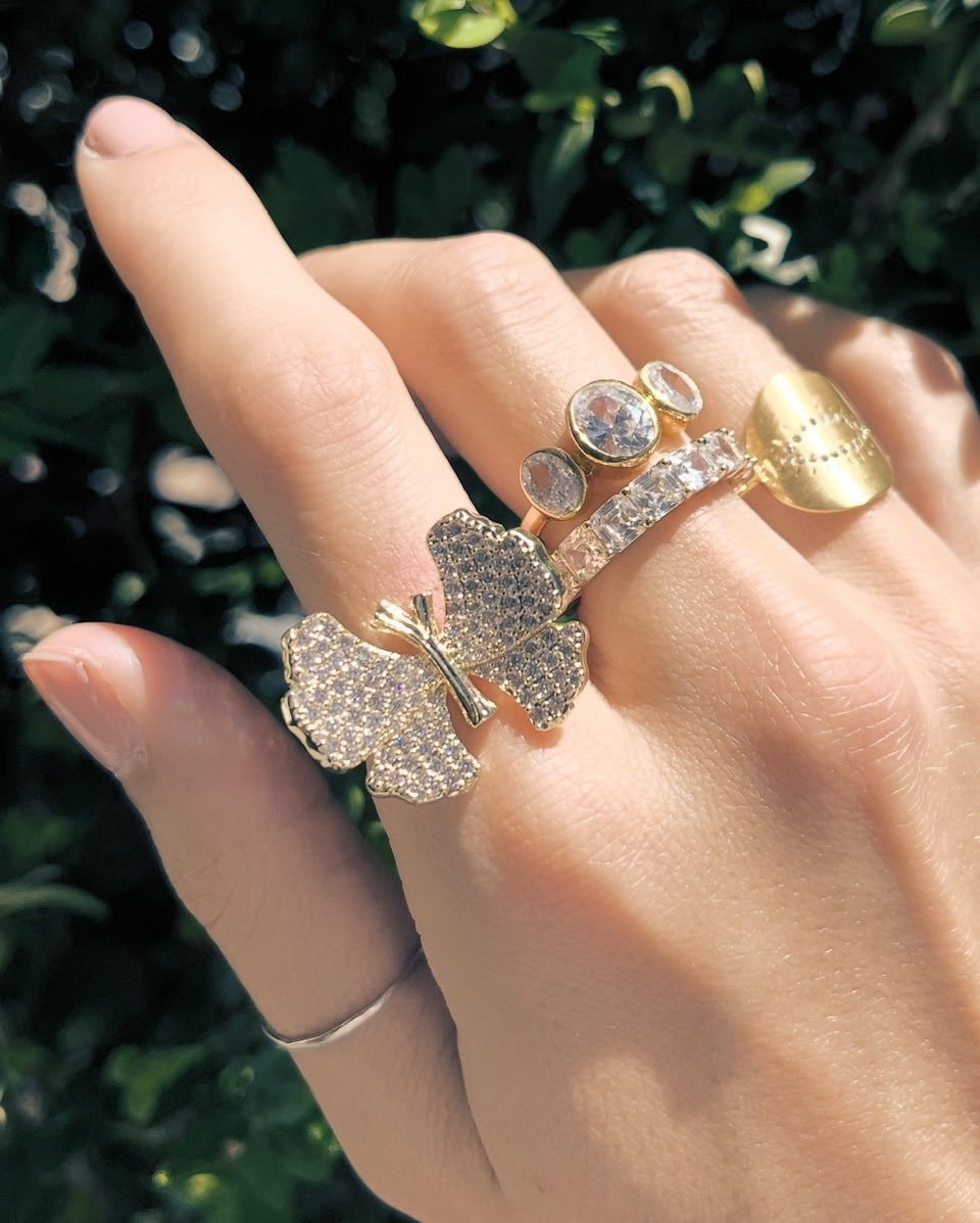 Summer Sparkles.💙

#jewelry #fashion #jewellery #handmade #earrings #accessories #necklace #gold #handmadejewelry #love #style #jewelrydesigner #silver #jewelryaddict #ring #jewelrydesign #jewels #rings #bracelets #diamonds #supportwomenbusiness_#be