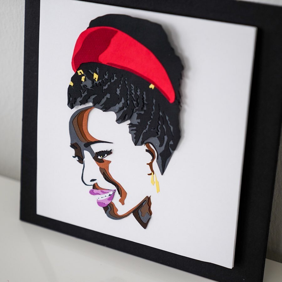 Artwork piece I had shot for @layeringcutz 
This is a stunning piece she did of @amandascgorman 
#artwork #artworks #amandagorman #paperart #portraitart #portraitartist #houstonphotographer #houstonartists #poet #author #amazingwoman