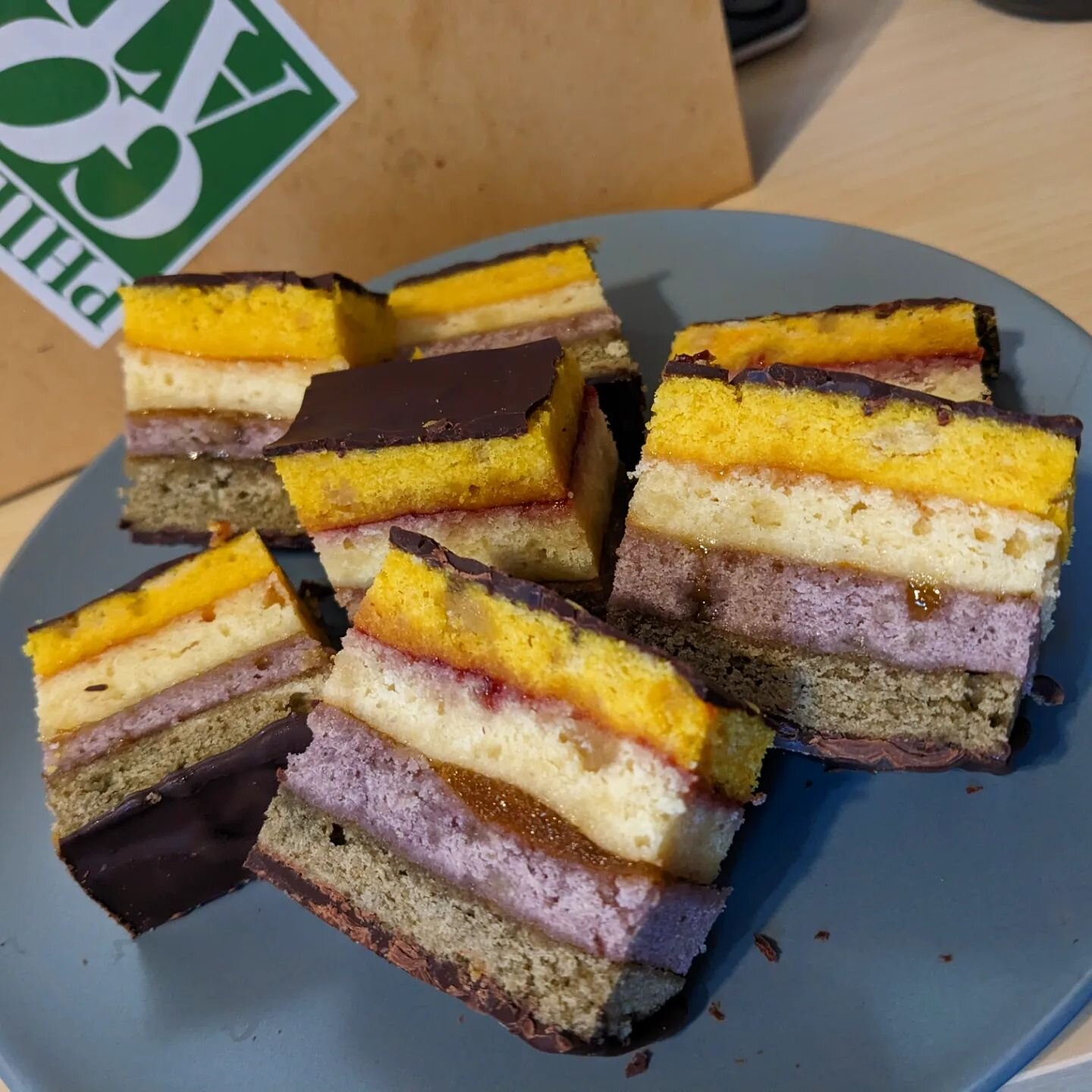I'm not a baker, but I brute forced my way to making Nonbinary flag Italian Rainbow Cookies! 💛🤍💜🖤
Used to love getting these cookies as a kid; 😆 doing the nb colors

The @smittenkitchen recipe 👍👍👍