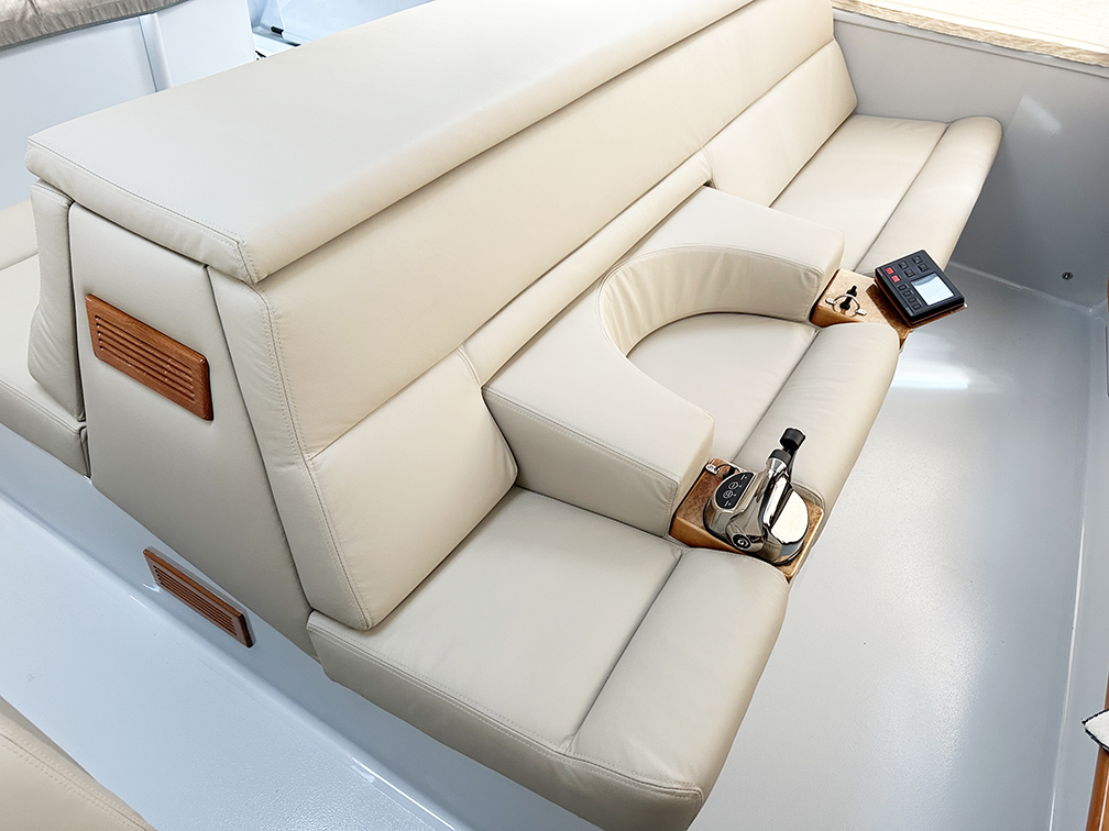 Beige Saloon.png