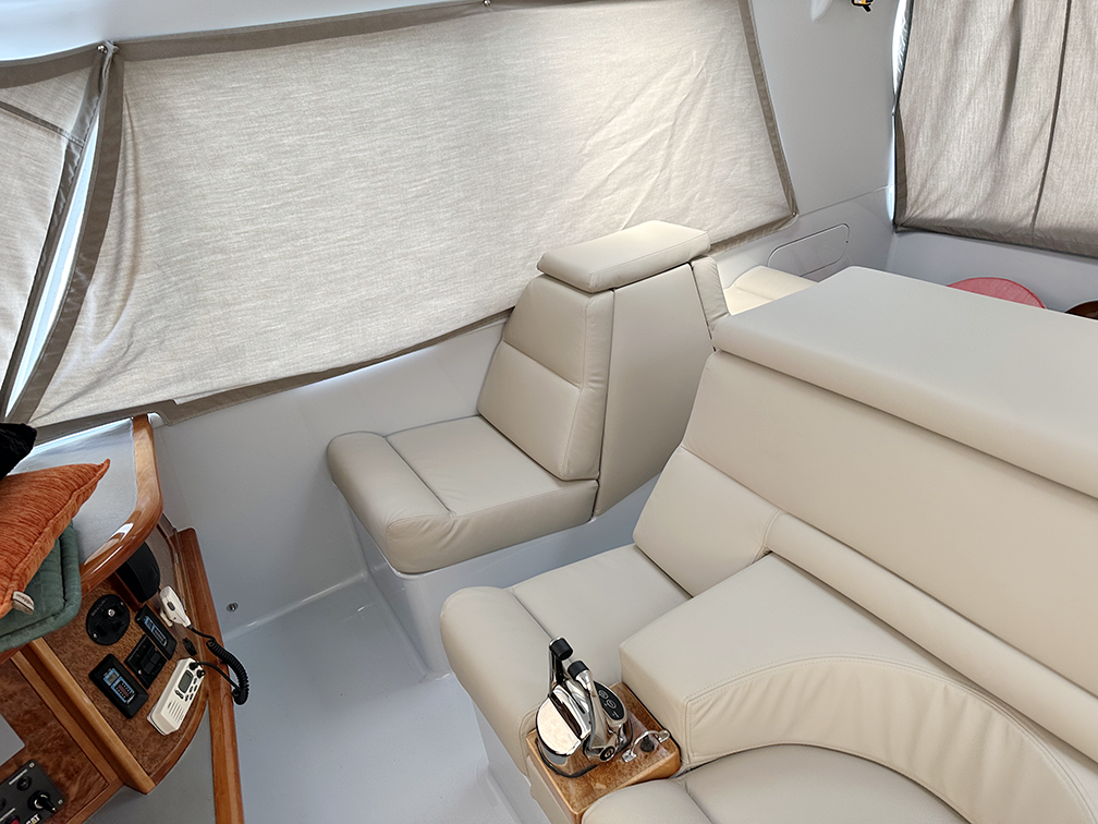 Beige Saloon1.png