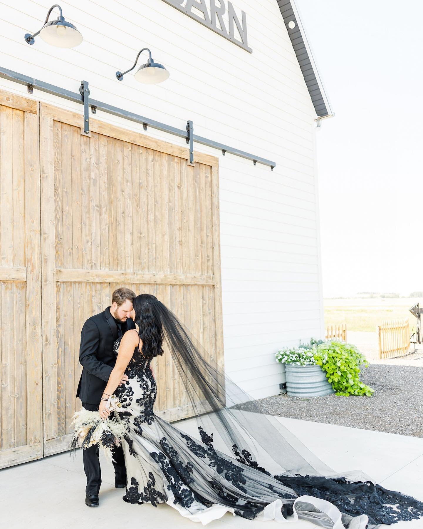 Our Cocktail Hour and Open House is this Saturday from 4-6 pm! 

We're so excited to welcome all of our past and current couples, inquiring couples, and vendors to The Farmhouse Barn! 

The barn will be styled by @justinstrawdesigns and @indigoblue_p
