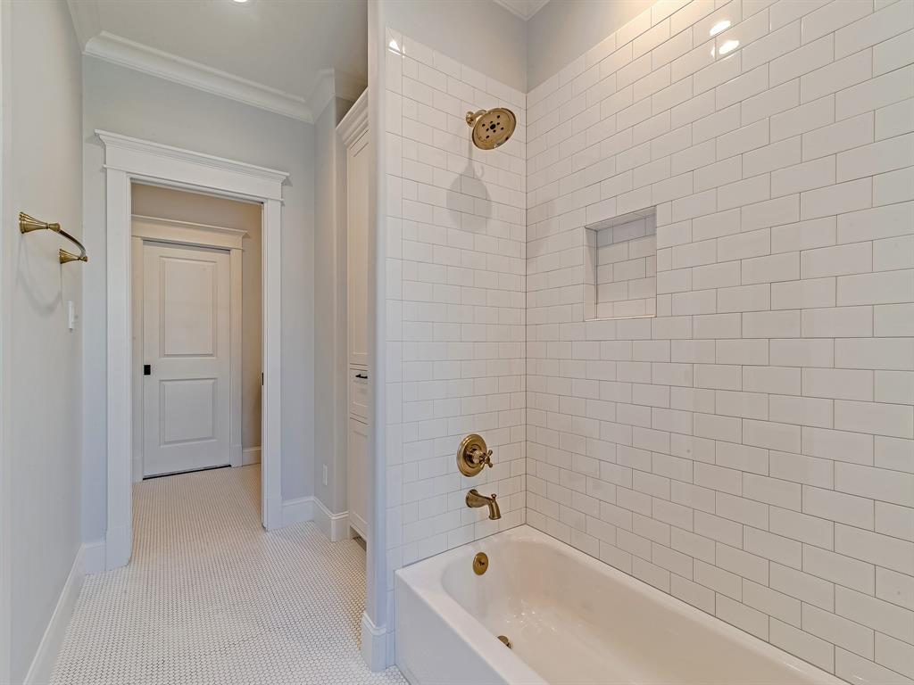 448 guest bath2.jpeg
