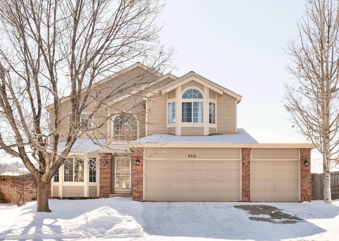 Brand new listing + it sure is cute! Swipe to see the incredible outdoor living space 😍

4 Beds &bull; 3 Baths &bull; 2,907 SF &bull; Westbrook, Westminster

Walk out of your new backyard and have instant access to miles of trails and beautiful lake