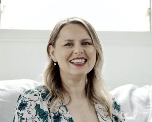 Episode #15 with Kira Kozulin: from project manager to copywriting & web design business