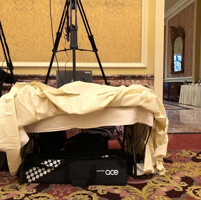 Who else gets anxiety when you see a mess of cords?⁣
⁣
✅ Tip: Always use a table skirt! It&rsquo;s just easier to hide all of the cords and bags. The mess is real!⁣
⁣
Depending on your event location, they may have some that fit their event tables, h