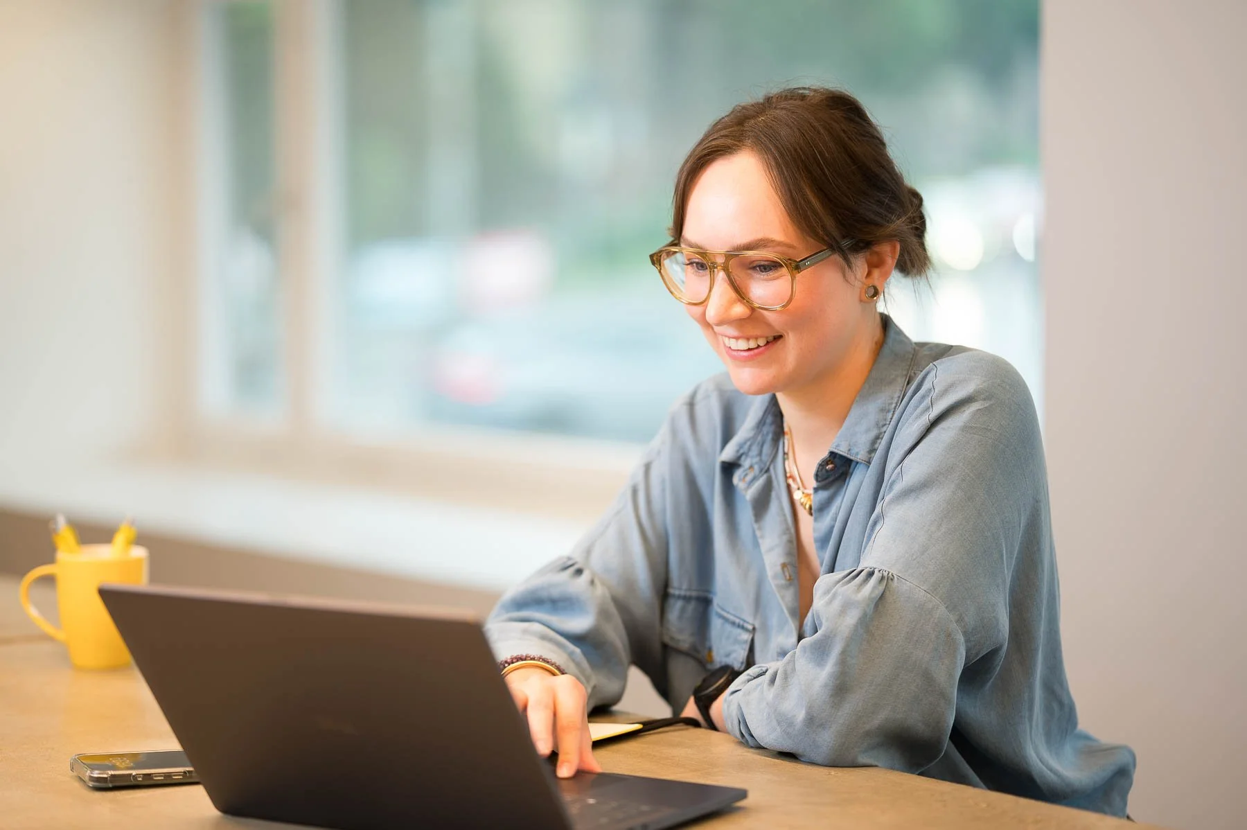 Junge Frau im Video Call