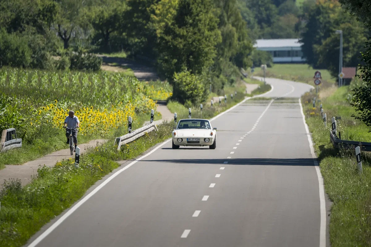Autofotografie mit Drohne eines Porsche 914 im Raum Stuttgart