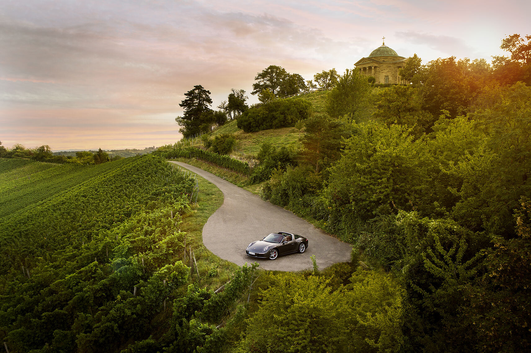 Rotemberg Stuttgart mit Grabkapelle Porsche 911 und Kim Renkemar