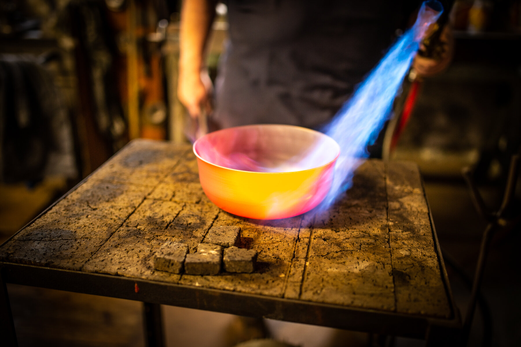 Echtes Handwerk in seiner schönsten Form – das ist unser Ziel, wenn wir Ihre Produkte und Dienstleistungen durch professionelle Foto- und Filmaufnahmen ins rechte Licht rücken. Mit einem geschulten Blick für Details und einer Leidenschaft für Ästhe