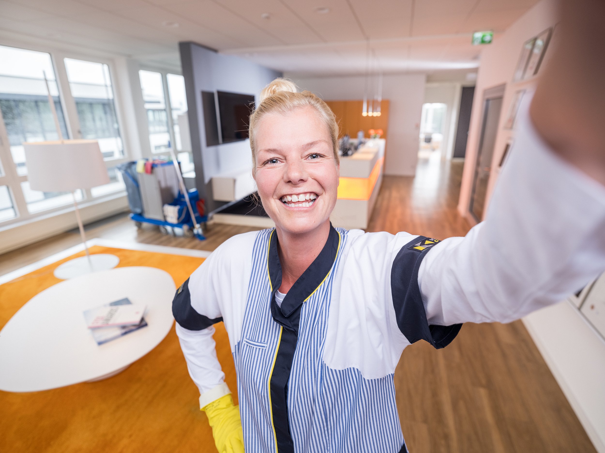 Film und Foto für Recruitment in Stuttgart. Talente zu gewinnen ist entscheidend. Wir bieten professionelle Film- und Fotolösungen für Ihre Recruiting-Kampagnen. Unsere visuellen Inhalte präsentieren Ihr Unternehmen authentisch und ziehen die richti