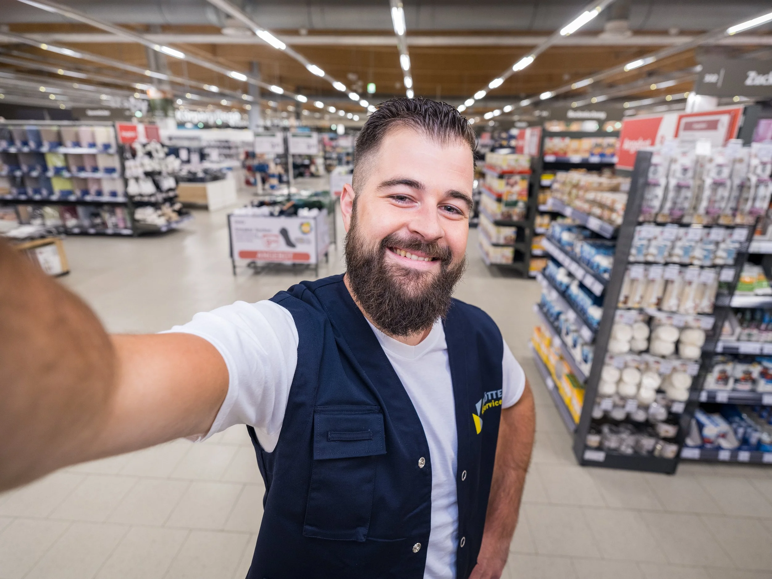 Fachkraft in Supermarkt