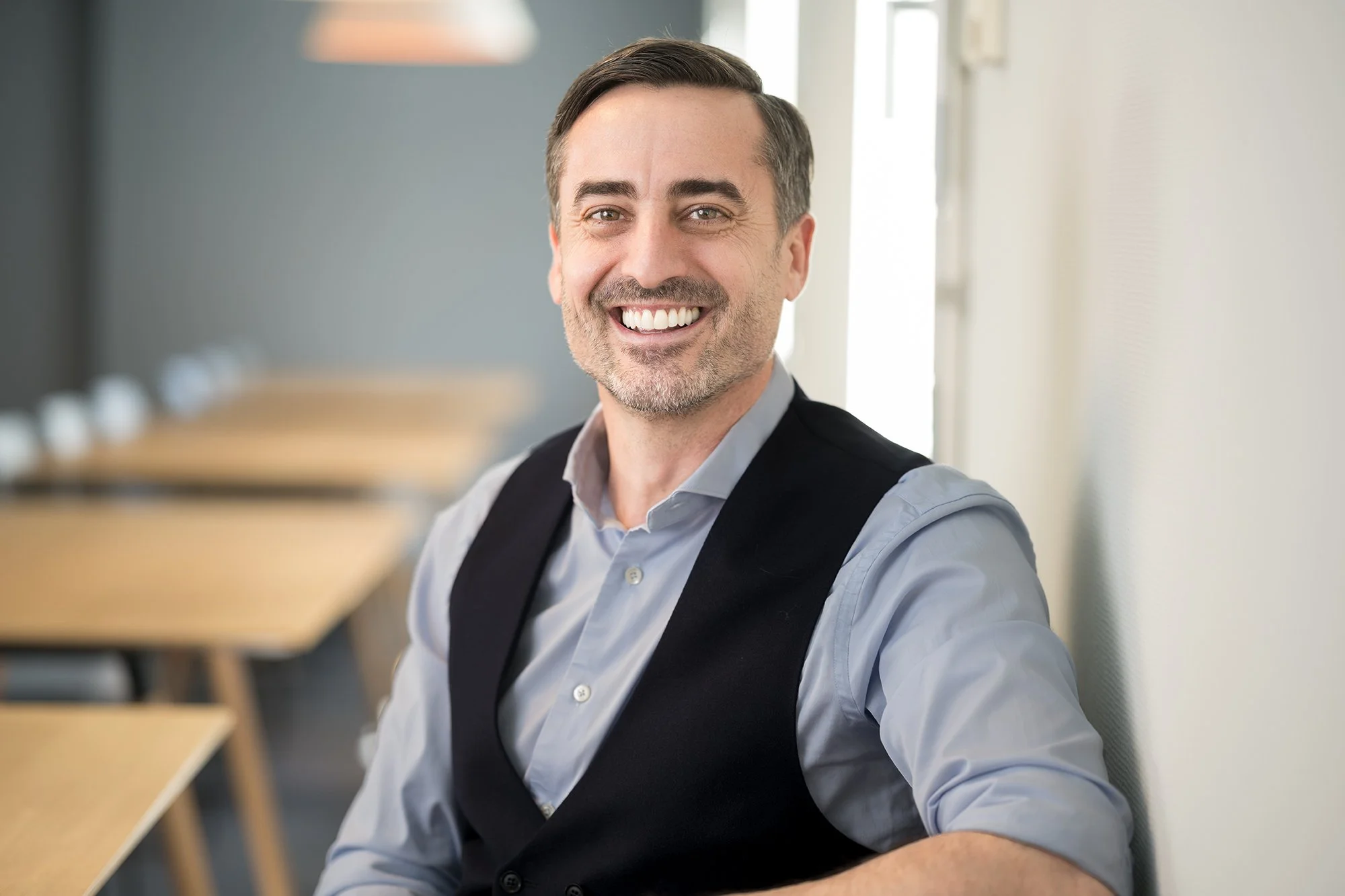 Businessfotografie Stuttgart – Oliver Schuhmacher, CFO SPH AG, authentisches Businessportrait im Büro, Jean-Claude Winkler