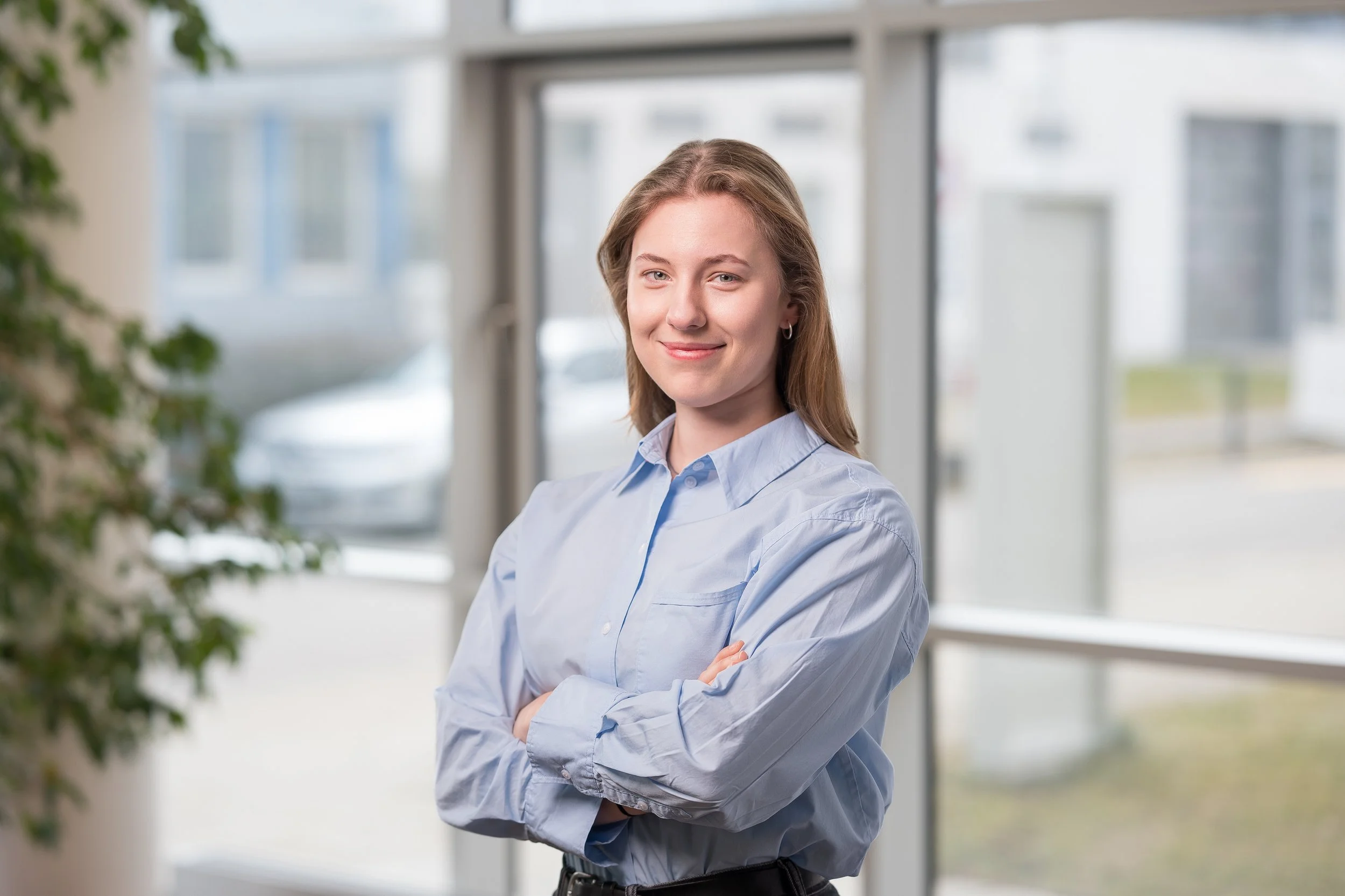 Mitarbeiterfotos spielen eine entscheidende Rolle in der Unternehmenskommunikation. Authentisch und vor Ort in Ihrem Unternehmen erstellt, vermitteln sie nicht nur Glaubwürdigkeit, sondern auch die menschliche Seite Ihres Teams. Durch die Umsetzung