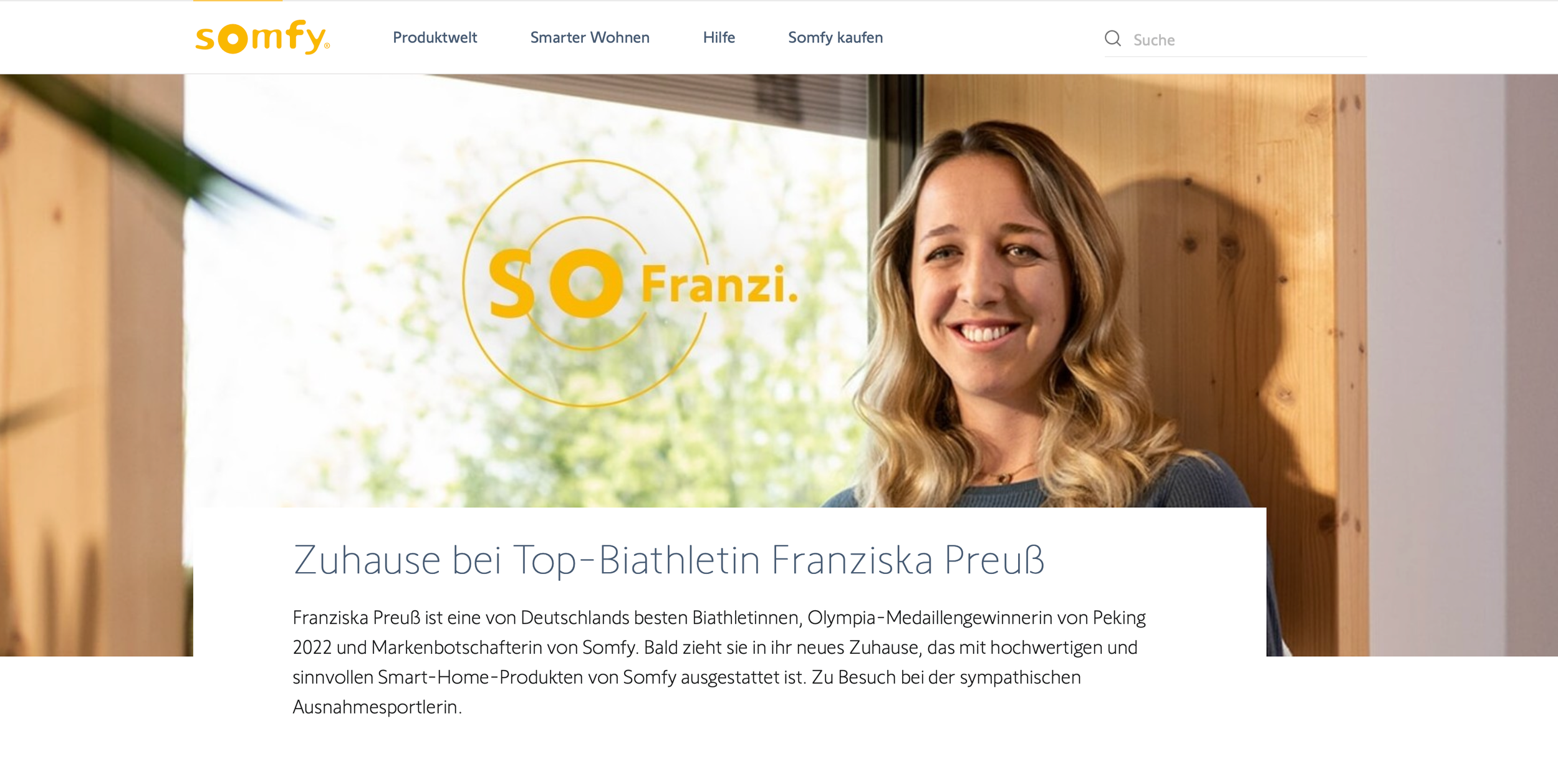 Webseite von Somfy mit einem Bild einer lächelnden Franzi Preuss im Haus, Text über ihre Persönlichkeit als Top-Biathletin und Markenbotschafterin, inklusive Logo und Menü.