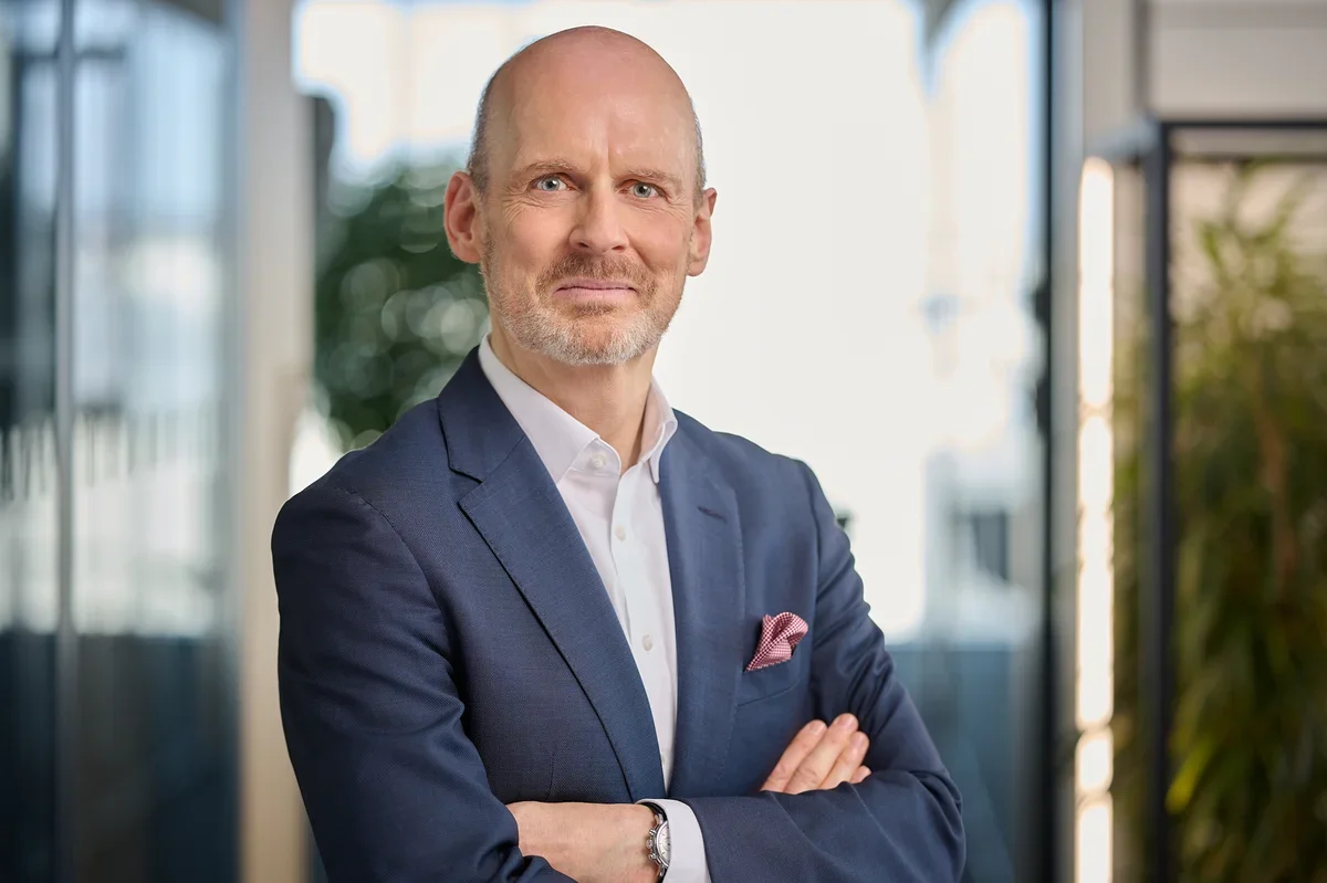 Businessfotografie für den DEKRA Vorstand: CEO Portraits mit mobilem Fotostudio in Stuttgart