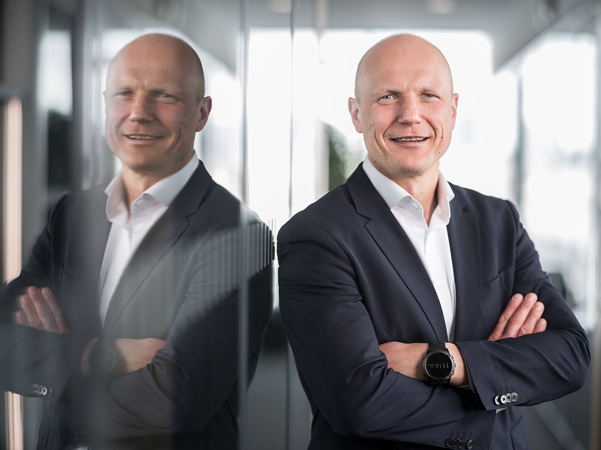 Authentisches CEO Businessportrait Stuttgart, Manager im Anzug – Businessfotograf Jean-Claude Winkler