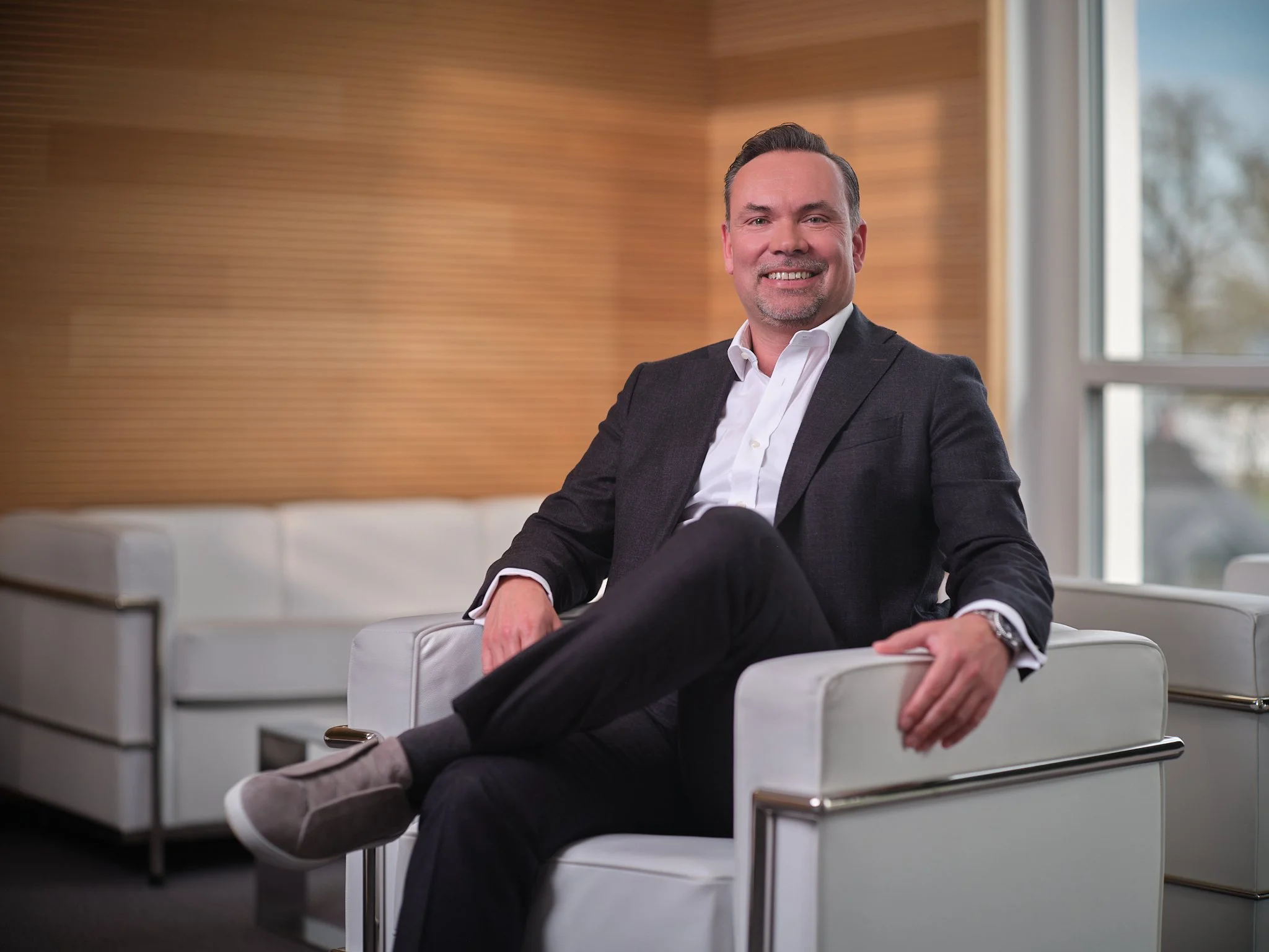 CEO lächelt in die Kamera