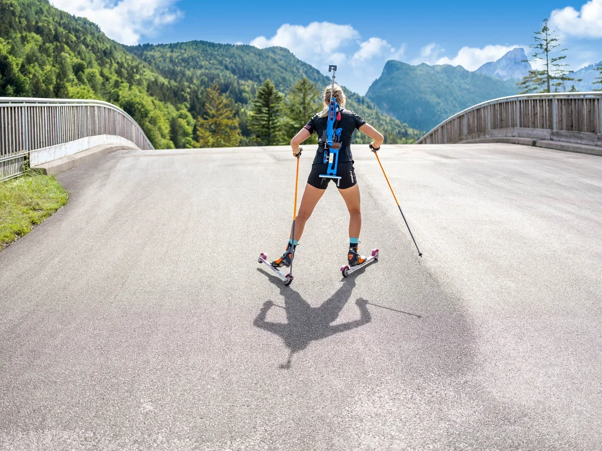 Franziska Preuss beim Langlauftraining im Sommer