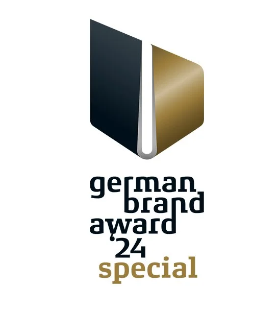 Logo des German Brand Award 2024 mit goldener und dunkler Gestaltung sowie dem Text 'german brand award 24 special'.