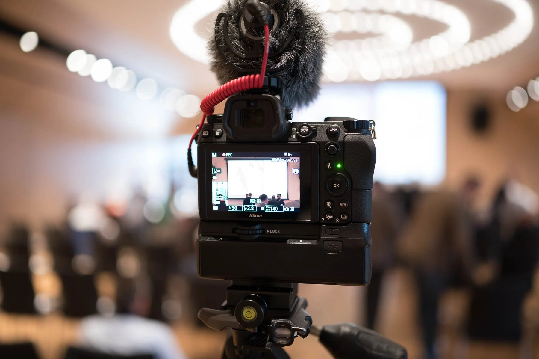 Eventfilmkamera auf Bühne gerichtet