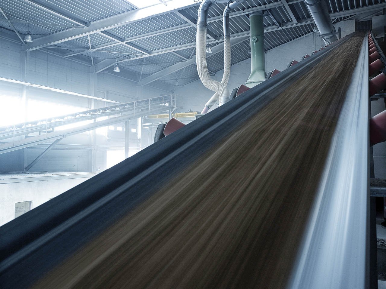 Förderband in Industrieanlage - Industriefotografie