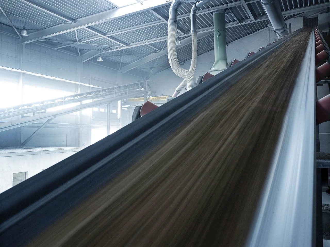 Förderband in Industrieanlage - Industriefotografie