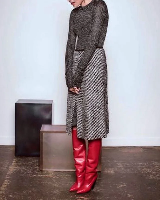 Just in case it wasn't obvious, I'm mad for the boot &amp; losing my mind over these beauties from @isabelmarant 🤪&hearts;️
.
.
.
.
#workwardrobe #blogpost #winteroutfits #winterfashion #wellconsidered #workingmomstyle #workingmum #workingmomfashion