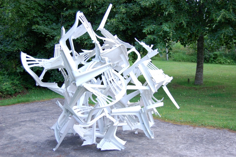 The day after tomorrow Material: Plastic furniture Dimensions: 200x200x200 cm