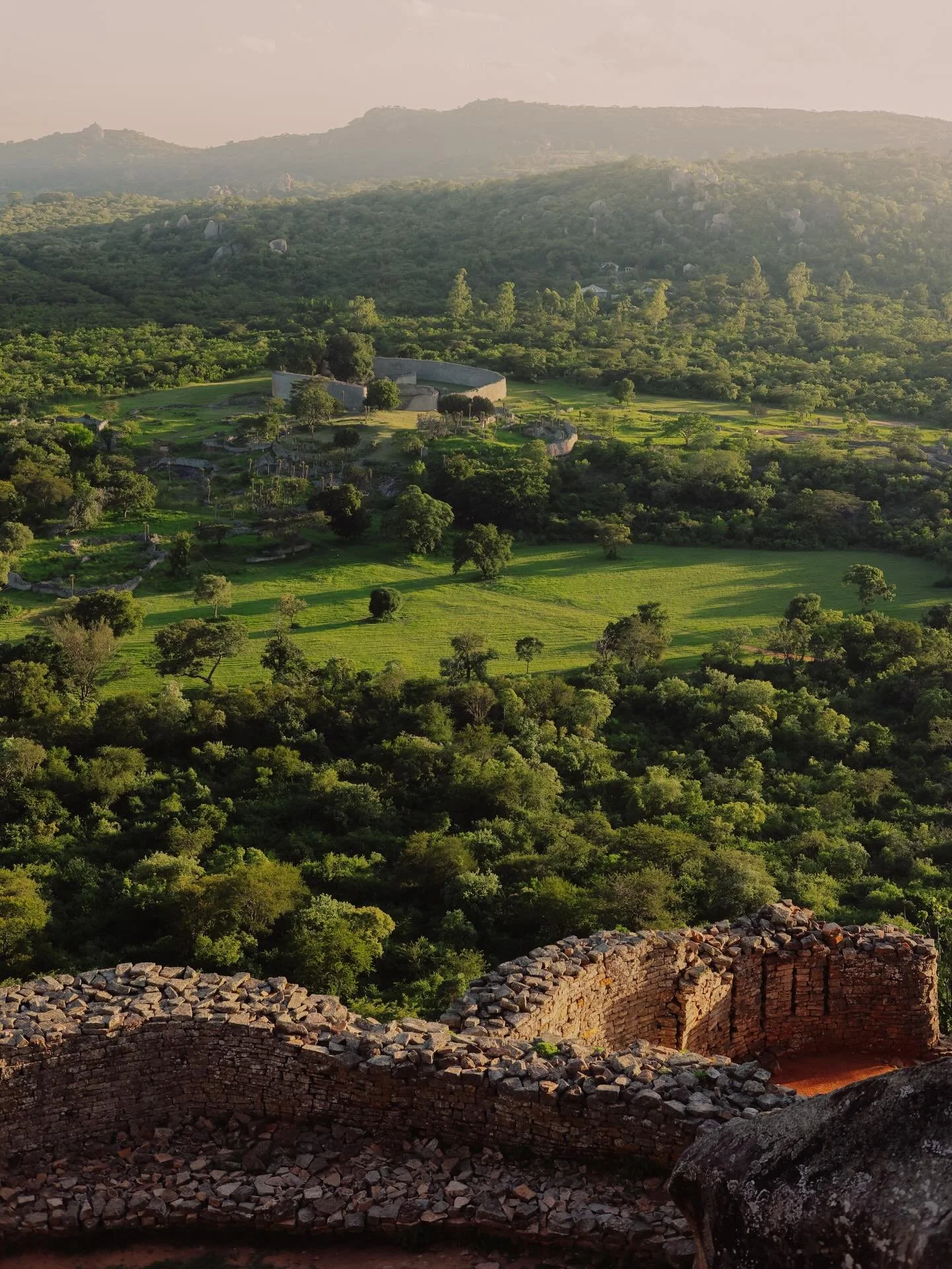 Exploring Great zimbawe Ruins with @folkessonsofie

#africa #zimbawe #travelphotography #africatravel