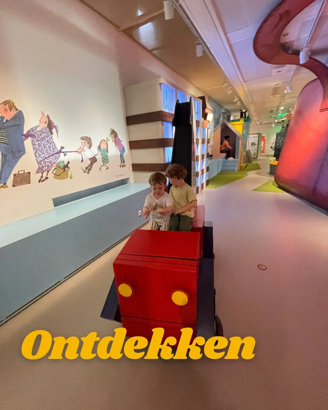 Elke dag leren ze iets nieuws: een insect in de tuin, een nieuw woord, een sprong die gisteren nog niet lukte. Ontdekken geeft plezier, zelfvertrouwen en een gevoel van vrijheid.⁠
⁠
👉 Onze taak als ouder? Ruimte geven om te proberen, te vallen, op t