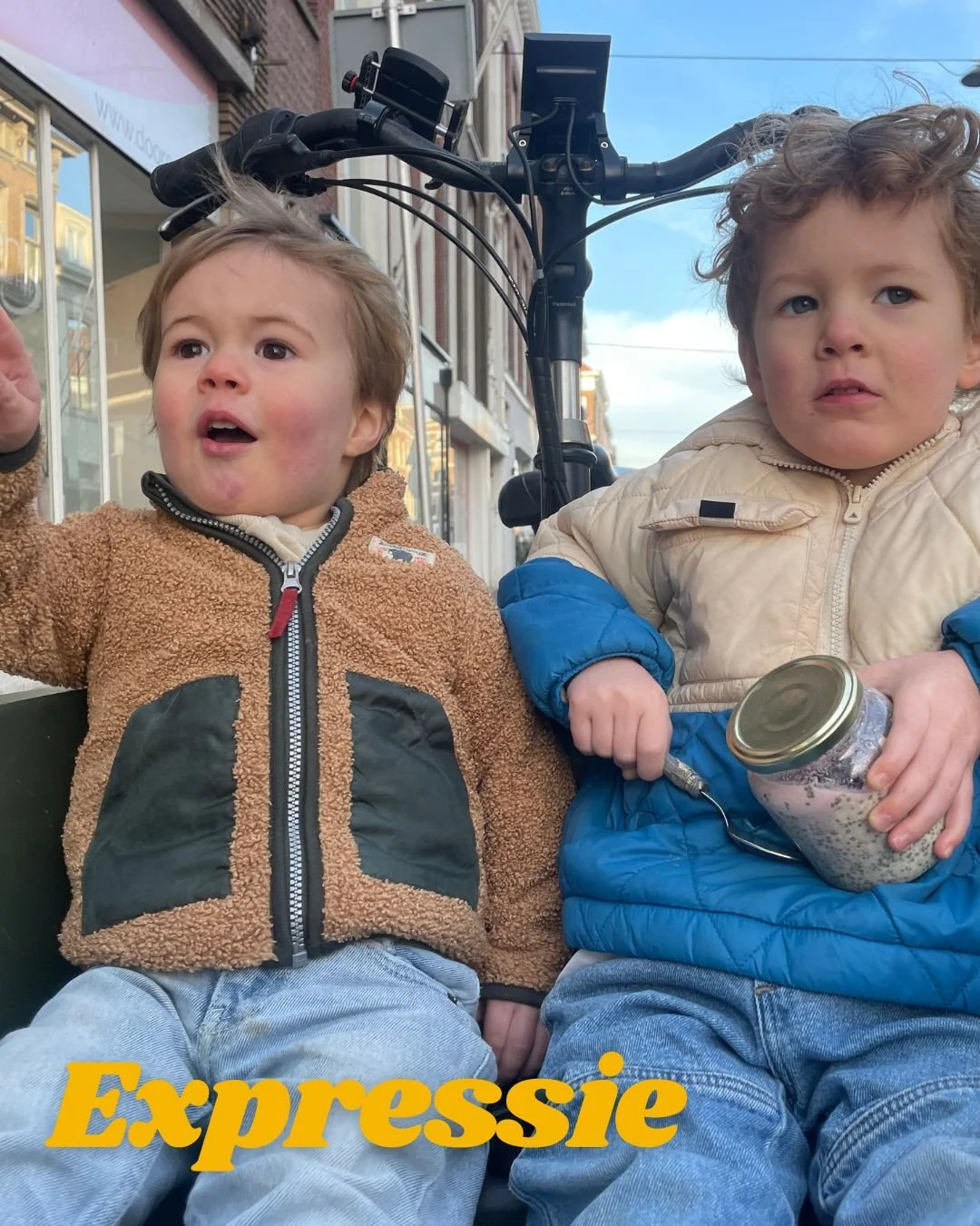 Kinderen uiten zich allemaal anders ✨
🎨 Het creatieve kind tekent of knutselt zijn emoties eruit.
⚽ Het beweeglijke kind laat gevoelens zien via spel, rennen of voetballen.
🗣️ Het talige kind praat en stelt eindeloos vragen.
🤫 Het stille kin