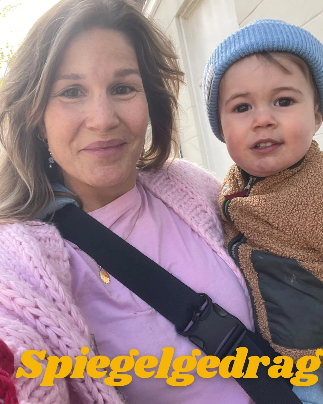 Kinderen zijn de beste spiegels 🪞✨⁠
⁠
Ze kijken, luisteren en nemen ons gedrag razendsnel over: hoe we praten, hoe we reageren, hoe we omgaan met frustratie. Soms confronterend, maar vooral een kans.⁠
⁠
👉 Door bewust voor te doen wat je w&eacute;l 