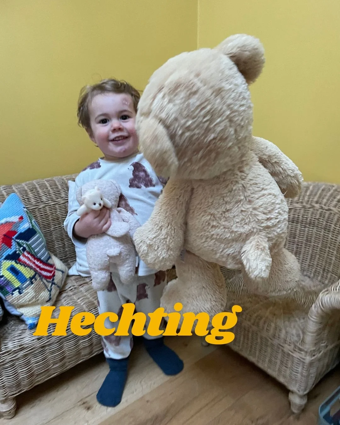 Hechting zit niet in perfect ouderschap.⁠
Wel in er zijn.⁠
In opnieuw verbinden na een lastige bui.⁠
In samen lachen, knuffelen, troosten en weer door.⁠
Juist in die gewone momenten gebeurt iets groots.⁠
Dat is waar de basis groeit.⁠
⁠
The Coconut Cl